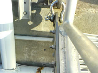Back to back shackle hinge detail