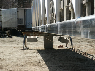 Loaded aluminum gangway with plumbline, demonstrating no sag