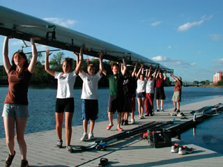 Rowers carrying a skull, showing stability of float.