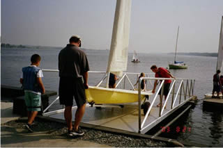 Everyone helps with hauling out the sailboat